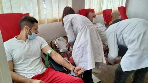 АПЕЛ ДОБРОВОЉНИМ ДАВАОЦИМА: Зимска кампања Института за трансфузију крви почиње 3. јануара АПЕЛ ДОБРОВОЉНИМ ДАВАОЦИМА: Зимска кампања Института за трансфузију крви почиње 3. јануара
