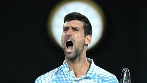 BRUKA AUSTRALIJAN OPENA! Novak Đoković oštro kažnjen, a Karlos Alkaraz - nonšalantno slavi kad mu vreme nije (VIDEO)