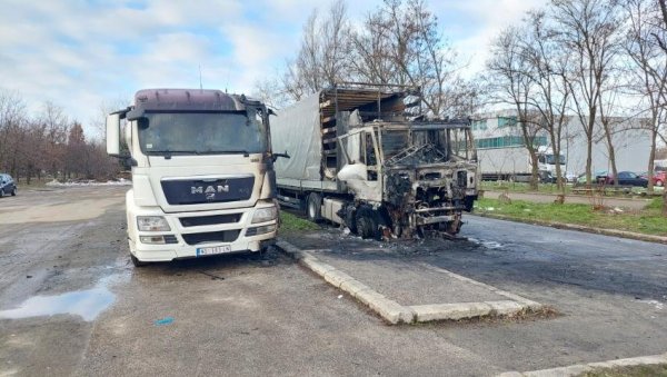 НЕПОЗНАТ ПОЛ И ИДЕНТИТЕТ ПОГИНУЛЕ ОСОБЕ: Хитна затекла угљенисано тело након стравичне саобраћајне несреће синоћ у Новом Саду