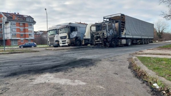 ОТАЦ ТВРДИ ДА СЕ У ВОЗИЛУ НАЛАЗИО ЊЕГОВ СИН: Младић погинуо у стравичној несрећи у Новом Саду?