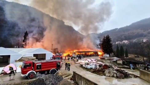 ЛОКАЛИЗОВАН ПОЖАР: Страдале старе бараке у Ужицу