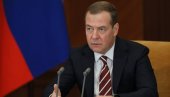 ТРАМП ОБЈАВИО РАТ КРЕМЉУ Медведев: Он је сада потпуно у складу са лудом Европом