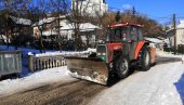 INTEZIVNO ČIŠĆENJE SNEGA U VLADIČINOM HANU: Od jutros ekipe na terenu INTEZIVNO ČIŠĆENJE SNEGA U VLADIČINOM HANU: Od jutros ekipe na terenu