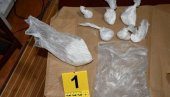 AKCIJA POLICIJE ZVEZDARE: Uhapsili dilere, zaplenili skoro kilogram heroina AKCIJA POLICIJE ZVEZDARE: Uhapsili dilere, zaplenili skoro kilogram heroina
