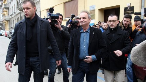 ХРВАТСКИ РАТНИ ЗЛОЧИНАЦ ПРАВИО ХАОС НА СУЂЕЊУ: Псовао судију док је читана језива листа злодела - Србина терао да пије киселину ХРВАТСКИ РАТНИ ЗЛОЧИНАЦ ПРАВИО ХАОС НА СУЂЕЊУ: Псовао судију док је читана језива листа злодела - Србина терао да пије киселину