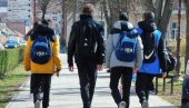 STIŽE NOVAC ĐACIMA I STUDENTIMA: Na računima od 16.200 do 60.000 dinara STIŽE NOVAC ĐACIMA I STUDENTIMA: Na računima od 16.200 do 60.000 dinara