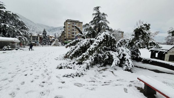 ПОСЛЕ 24 САТА ДОБИЛИ СТРУЈУ: У Пријепољу проглашена ванредна ситуација, боре се да би санирали последице невремена