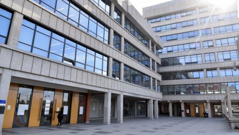 NA DUG OTIŠLE 3 KUĆE, 4 AUTA I POLA HEKTARA ZEMLJE: Svedočio otac okrivljenog za ubistvo u Vrčinu