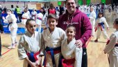 BRONZA SIJA KAO ZLATO: Male Paraćinke Dunja i Nikolina  odlične na karate-prvenstvu