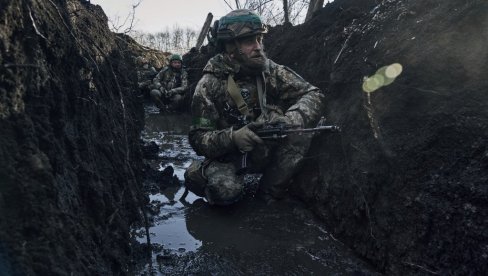 У РУСКОМ ОБРУЧУ 10.000 ВОЈНИКА: Свађа између Зеленског и Залужњег око повлачења