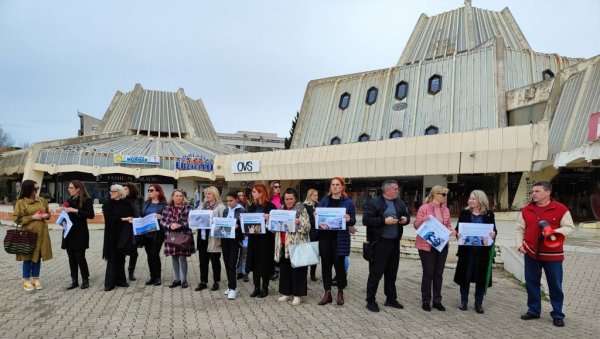 ПРОТЕСТ У БАРУ: Вршњачко насиље у порасту, стоп насиљу