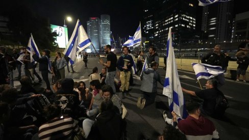 ПРИТИСЦИ НА НЕТАЊАХУА НЕ ПРЕСТАЈУ: Полиција разбила антивладине протесте у Тел Авиву (ФОТО) ПРИТИСЦИ НА НЕТАЊАХУА НЕ ПРЕСТАЈУ: Полиција разбила антивладине протесте у Тел Авиву (ФОТО)