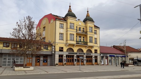 ПОЗИВ ЛИКОВНИМ УМЕТНИЦИМА: Конкурс Лесковачког културног центра