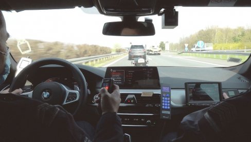 PRESRETAČ ULOVIO BAHATOG MOTOCIKLISTU: Vozio skoro 200 na sat PRESRETAČ ULOVIO BAHATOG MOTOCIKLISTU: Vozio skoro 200 na sat