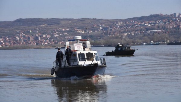 ОКОНЧАНА ДРАМА У НОВОМ САДУ: Спасена девојчица (15) која је скочила с моста, превезена у болницу