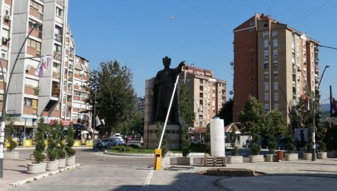 ON NAS TERA DA ODEMO ODAVDE Građani centralnog Kosmeta o Kurtiju i ukidanju dinara