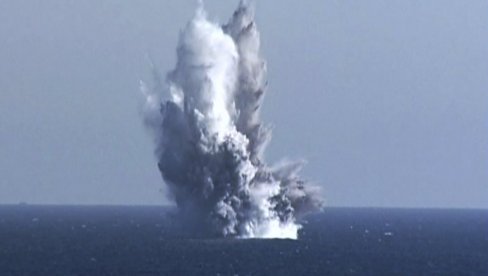 KIM DŽONG UN NADGLEDAO TESTIRANJE: Krstareća raketa sa ratnog broda pogodila metu KIM DŽONG UN NADGLEDAO TESTIRANJE: Krstareća raketa sa ratnog broda pogodila metu