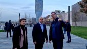 VUČIĆ I BRNABIĆ ŠETALI SA KOVAČEVSKIM: Sa ponosom pokazujem prijatelju koliko se Beograd izgradio (FOTO)