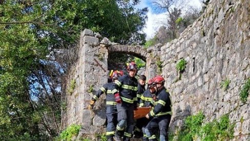 VATROGASCI SPASILI POVREĐENU NEMICU: Incident u Baru, 11 spasilaca reagovalo posle pada žene na tvrđavi