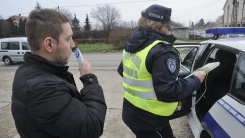 ПОВЕЋАНО СТРАДАЊЕ У САОБРАЋАЈКАМА У ФЕБРУАРУ: Агенција за безбедност саобраћаја упозорава возаче и остале учеснике на додатну опрезност ПОВЕЋАНО СТРАДАЊЕ У САОБРАЋАЈКАМА У ФЕБРУАРУ: Агенција за безбедност саобраћаја упозорава возаче и остале учеснике на додатну опрезност