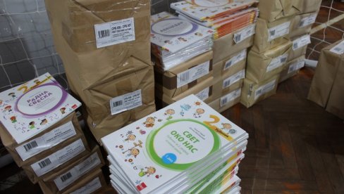 ŠKOLE DA PRIPREME SPISKOVE: Svi osnovci i srednjoškolci dobiće besplatne udžbenike