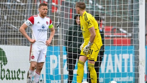 ZA LJUBITELJE BRZE ISPLATE: Goleade u prvom poluvremenu