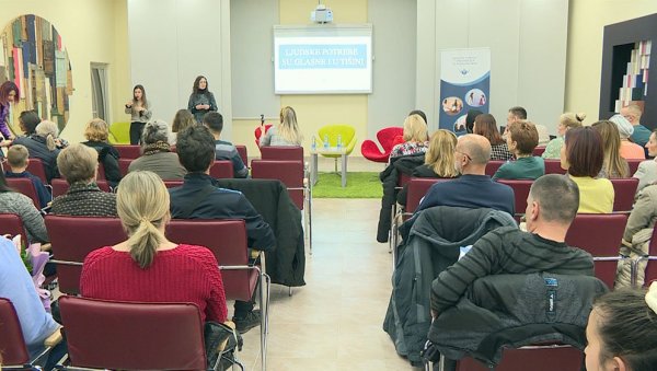 ПАЖЊА ЗА ГЛУВЕ И НАГЛУВЕ: Индукционе петље за почетак Недеље инклузивне културе у Шапцу ПАЖЊА ЗА ГЛУВЕ И НАГЛУВЕ: Индукционе петље за почетак Недеље инклузивне културе у Шапцу
