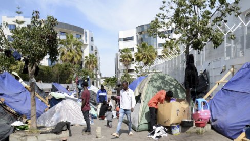 NEMA SE VREMENA ZA MRTVE, BRINE SE O ŽIVIMA: U Italiji potučeni svi rekordi u broju migranata, a zemlje EU „peru ruke NEMA SE VREMENA ZA MRTVE, BRINE SE O ŽIVIMA: U Italiji potučeni svi rekordi u broju migranata, a zemlje EU „peru ruke