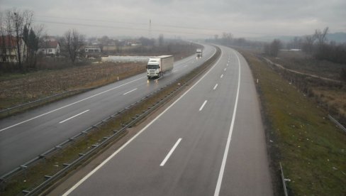 ИЗНЕНАДА СЛЕТЕО СА ПУТА И ИЗГУБИО ЖИВОТ: У саобраћајној несрећи код Лесковца погинуо мушкарац