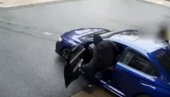 PROPAO IM POKUŠAJ KRAĐE AUTOMOBILA: Lopove omeo ručni menjač (VIDEO)