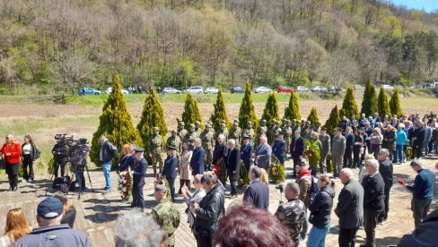 BEZUMNI ČIN KOJI IZAZIVA JEZU: U Grdeličkoj klisuri obeležena još jedna godišnjica bombardovanja putničkog voza (FOTO/VIDEO)