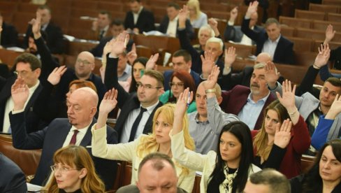 NAJVIŠE PARA ZA PUTEVE Rebalans budžeta predviđa više novca za beogradske opštine - 19 milijardi NAJVIŠE PARA ZA PUTEVE Rebalans budžeta predviđa više novca za beogradske opštine - 19 milijardi