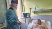 ВЛАДИКА ТЕОДОСИЈЕ ПОСЕТИО РАЊЕНОГ ЈОВАНОВИЋА: Подарио му бројаницу и пожелео оздрављење - Србин се опоравља