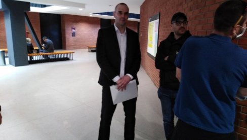 ОВАЈ ЧОВЕК ЈЕ САВЕТНИК БЛОКАДЕРА! Претио Вучићу смрћу, а сад позива на пребијање студената: Лешити их озбиљно ОВАЈ ЧОВЕК ЈЕ САВЕТНИК БЛОКАДЕРА! Претио Вучићу смрћу, а сад позива на пребијање студената: Лешити их озбиљно