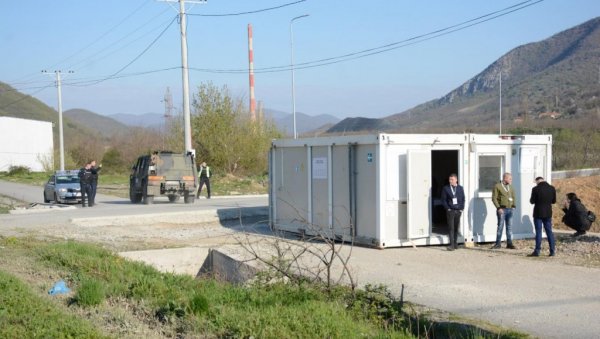 ЈОШ ЈЕДНА КУРТИЈЕВА ПРЕВАРА: Полиција лажне државе мештанима узима документа да би гласали уместо њих?