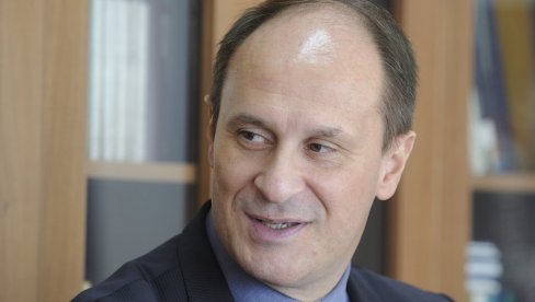 ЧЛАН ВСТ БОРИС ПАВЛОВИЋ НА КОПАОНИКУ О КАТАСТРОФАЛНОЈ СИТУАЦИЈИ У ВСТ: Пред пуном салом прозивао Бранка Стаменковића