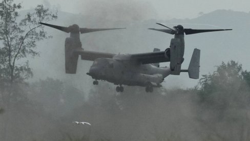 SRUŠIO SE HELIKOPTER SA AMERIČKIM VOJNICIMA U AUSTRALIJI: U V-22 Osprej nalazilo se oko 20 marinaca SRUŠIO SE HELIKOPTER SA AMERIČKIM VOJNICIMA U AUSTRALIJI: U V-22 Osprej nalazilo se oko 20 marinaca