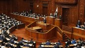 MALO JE PLAKALA... Članica vladinog odbora dovela svoju dvomesečnu bebu na sastanak MALO JE PLAKALA... Članica vladinog odbora dovela svoju dvomesečnu bebu na sastanak