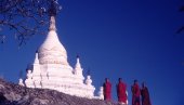 FOTOGRAFIJE AUSTRIJSKOG DIPLOMATE IZ MJANMARA: LJudi i pagode u Umetničkoj galeriji Stara kapetanija