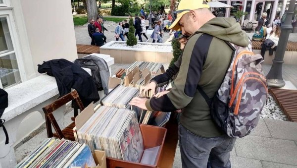 МАГИЈА КОЛЕКЦИОНАРСТВА: Берза половних грамофонских плоча у Врњачкој Бањи