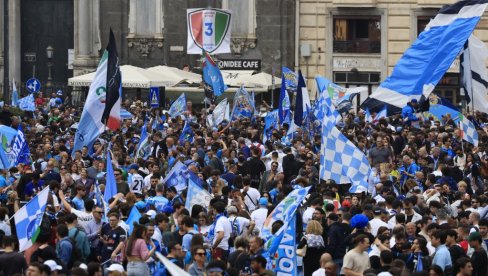 NEREDI U AJNHOVENU: Privedeno 180 navijača Napolija pred utakmicu sa PSV-om