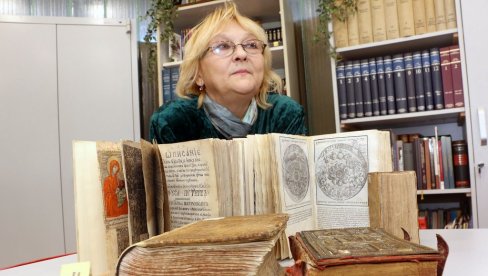 ПРИЗНАЊЕ ДИРЕКТОРКИ СМЕДЕРЕВСКЕ БИБЛИОТЕКЕ: Марина Лазовић награђена за учинак у оснивању мреже библиотека Србије ПРИЗНАЊЕ ДИРЕКТОРКИ СМЕДЕРЕВСКЕ БИБЛИОТЕКЕ: Марина Лазовић награђена за учинак у оснивању мреже библиотека Србије