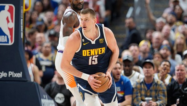 БУРНО! ЗБОГ ОВОГА ДРХТЕ У МАЈАМИЈУ: Никола Јокић и те како зна како са Хитом - и са лоптом у руци, и без ње