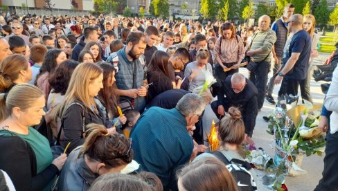 NAJLEPŠI MESEC U GODINI PRETVORIO SE U KRVAVI MAJ: Leskovčani odali poštu stradalima u Beogradu i Mladenovcu