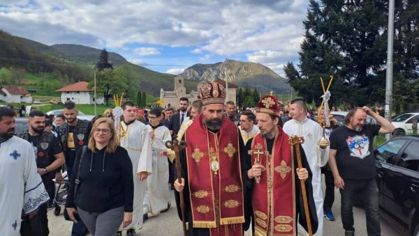 У БЕРАНАМА МОЛИТВЕНО ОБЕЛЕЖЕНА СЛАВА МАНАСТИРА ЂУРЂЕВИ СТУПОВИ: Ако васпитамо децу, знаће и државу да воде