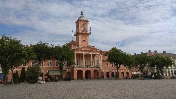 СОМБОР РАСПИСАО КОНКУРС За уређење Трга Светог Тројства