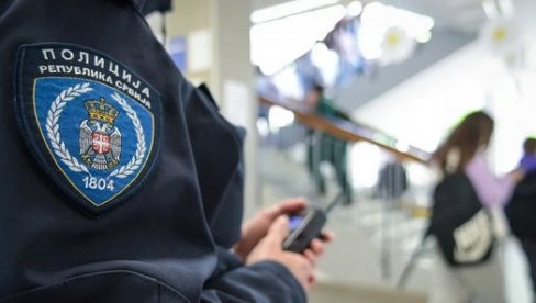 ДОЈАВЕ О БОМБАМА У ВИШЕ ШКОЛА НА НОВОМ БЕОГРАДУ: Евакуисани ученици и запослени - полиција на терену ДОЈАВЕ О БОМБАМА У ВИШЕ ШКОЛА НА НОВОМ БЕОГРАДУ: Евакуисани ученици и запослени - полиција на терену