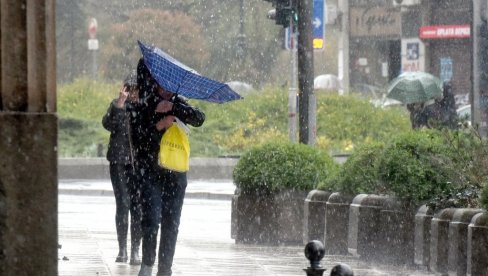 NA SNAZI NARANDŽASTI METEOALARM: RHMZ upozorava - u ovim delovima Srbije padaće ledena kiša