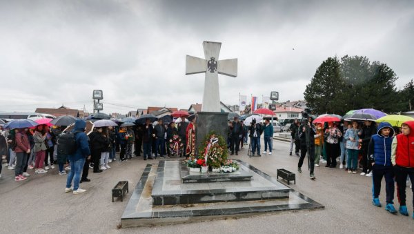 ОСНОВЦИ ИЗ САРАЈЕВСКО-РОМАНИЈСКЕ РЕГИЈЕ НЕГУЈУ КУЛТУРУ СЕЋАЊА На Војничком спомен-гробљу Нови Зејтинлик одржан историјски час