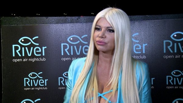 НАРАНЏА БОЛИ: Дара Бубамара се частила једном од најскупљих торби
